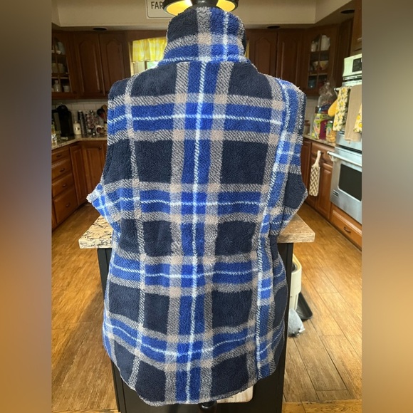 NWT- Architech, Women’s Plaid Fleece Zippered Vest - Picture 4 of 7